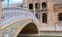 Ponte in Plaza de Espana di Siviglia in Andalusia, Spagna