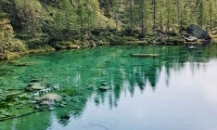 Ragazzi al Lago delle Streghe a Crampiolo presso l'Alpe Devero, Piemonte