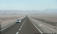 Strada cilena presso San Pedro de Atacama, Cile