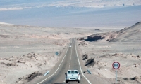 Strada cilena presso San Pedro de Atacama, Cile