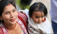 Donna con bimbo, Nepal