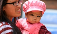 Donna con bimbo, Nepal