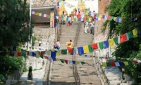 Istanti di quotidianità presso Swayambhunath, Kathmandu