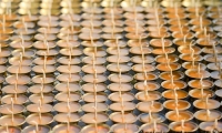 Produzione di candele votive presso lo Stupa di Bodnath, Kathmandu