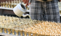 Produzione di candele votive presso lo Stupa di Bodnath, Kathmandu