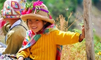 Bambini locale nei pressi di Cuzco, Perù