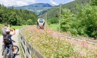 Passaggio-treno-ciclabile-Brunico-Fortezza-Trentino-Alto-Adige-2