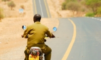 Uomo in motocicletta, Tanzania