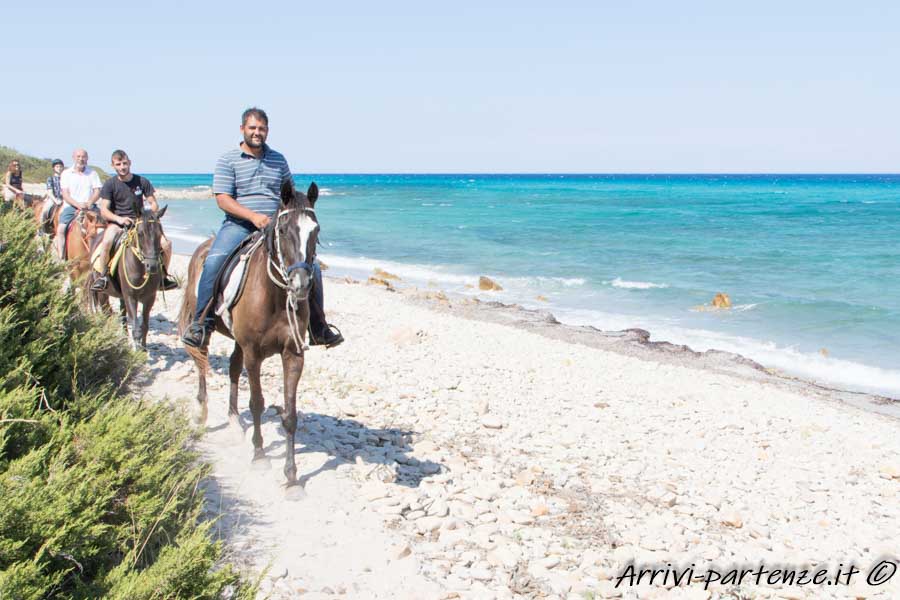 Escursione a cavallo nell'oasi di Biderosa, Sardegna